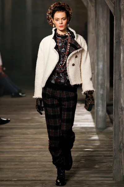 Look 11